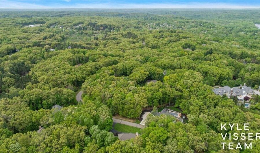 4608 Old Grand River Trl NE, Ada, MI 49301 - 4 Beds, 5 Bath