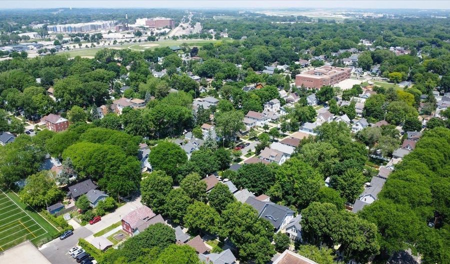 109 N 5th St, Madison, WI 53704 - 3 Beds, 2 Bath