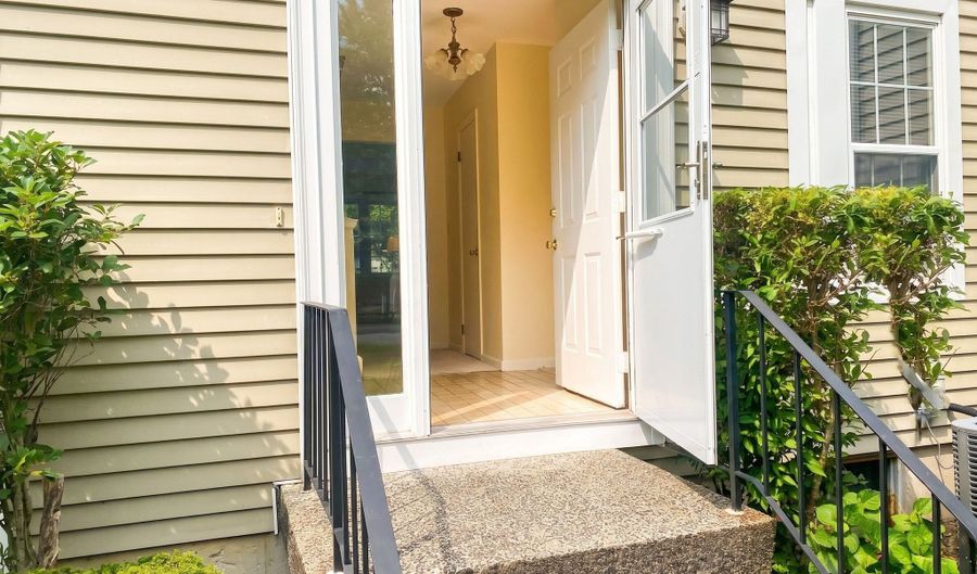 97-99 Park Ave 72, Danbury, CT 06810 - 2 Beds, 2 Bath