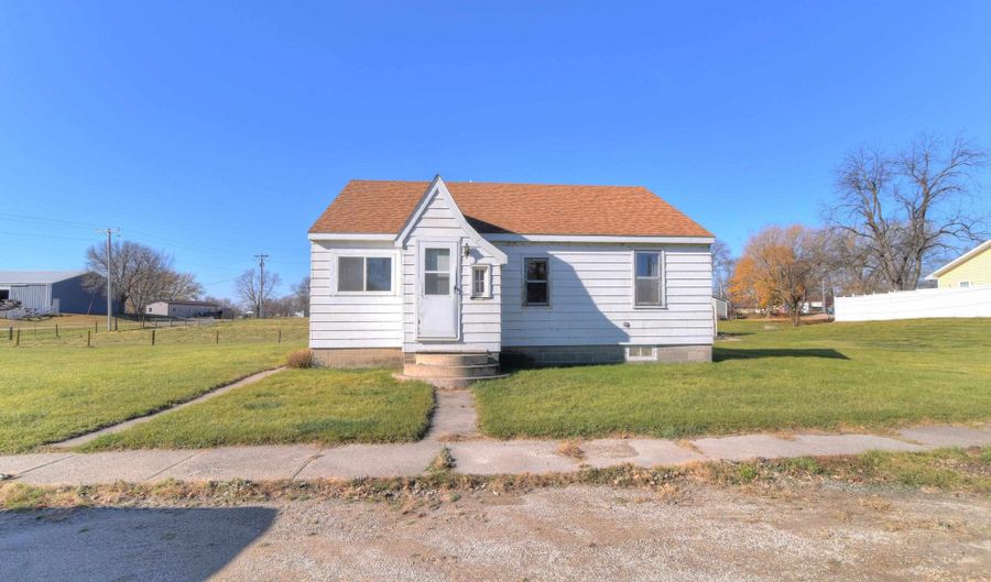 807 S 3rd St, Armstrong, IA 50514 - 2 Beds, 1 Bath