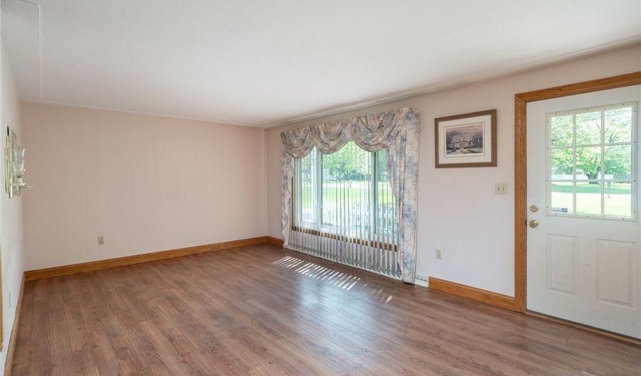 915 Sharondale Dr, Amherst, OH 44001 - 3 Beds, 2 Bath