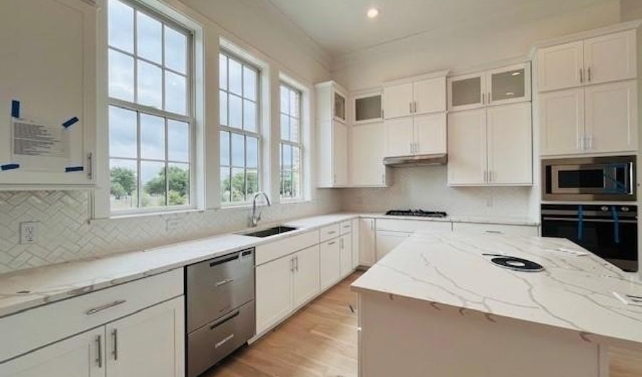 6009 Laurel Ln, Addison, TX 75001 - 4 Beds, 4 Bath