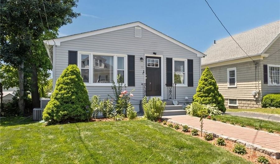 33 Belmont Ave, East Providence, RI 02914 - 3 Beds, 2 Bath