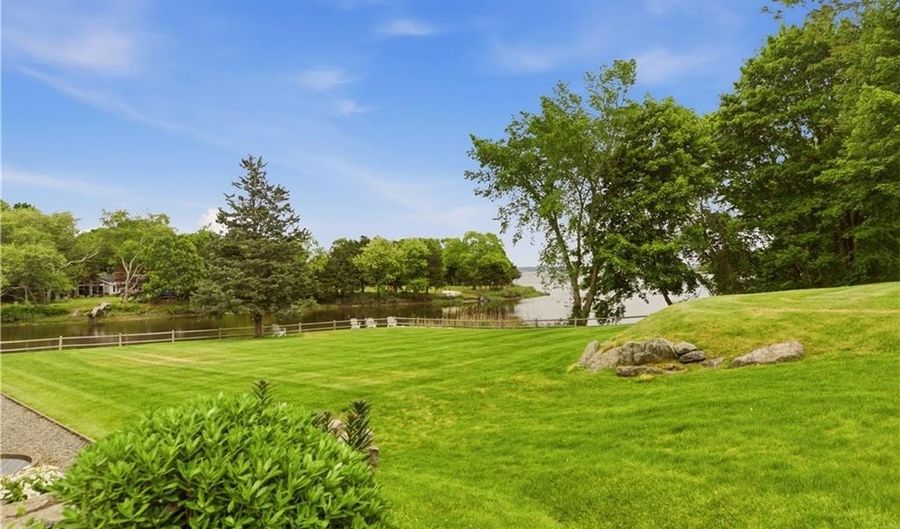 40 Web Ave 11, North Kingstown, RI 02852 - 2 Beds, 2 Bath