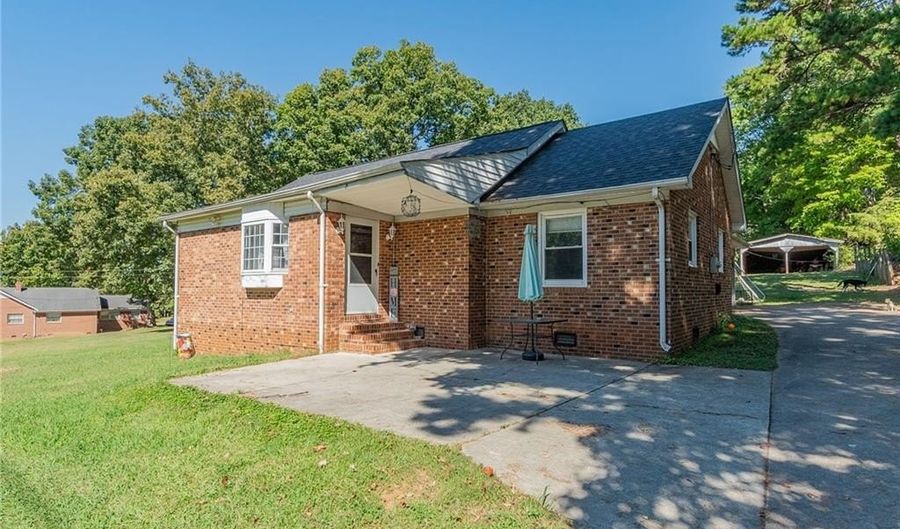 964 Old Nc Highway 49, Asheboro, NC 27205 - 3 Beds, 2 Bath