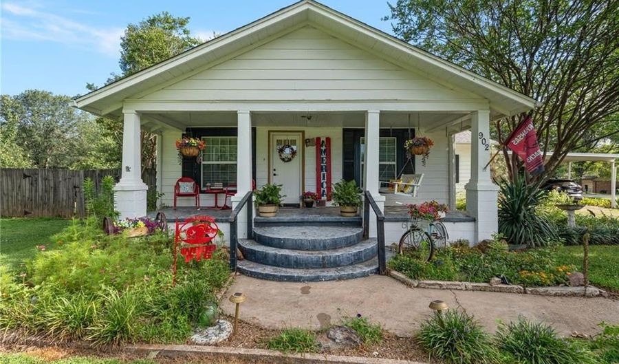 902 F St, Barling, AR 72923 - 3 Beds, 2 Bath