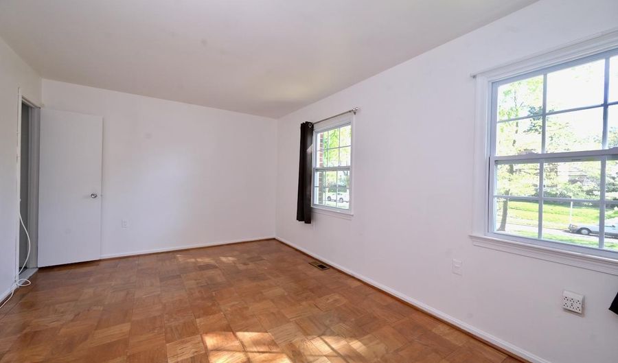 656 AZALEA Dr 4-656, Rockville, MD 20850 - 3 Beds, 3 Bath