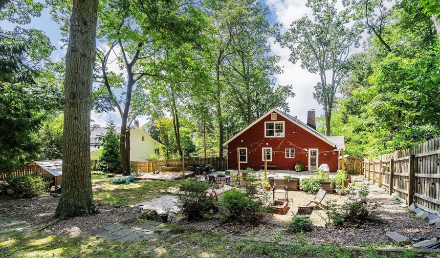 26 Mountainside Ave, Atlantic Highlands, NJ 07716 - 3 Beds, 2 Bath