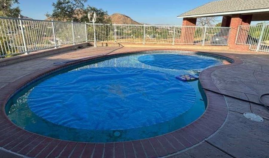 15492 Lenca, Apple Valley, CA 92307 - 5 Beds, 5 Bath