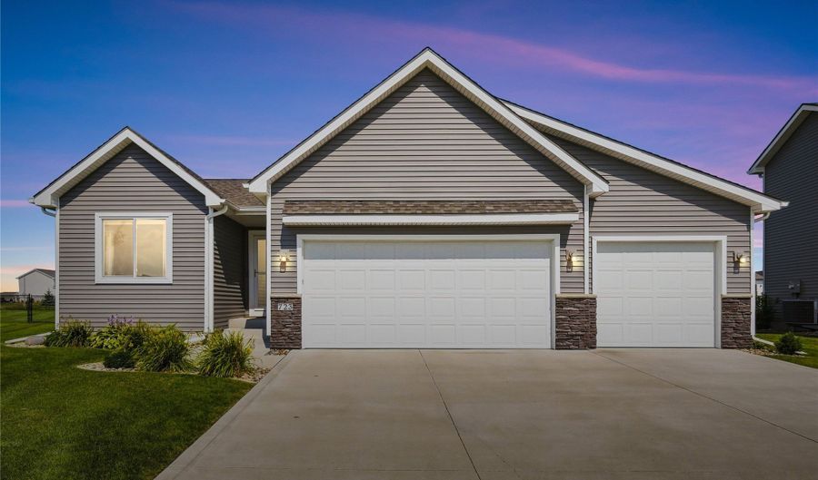 723 NE Whitetail Dr, Ankeny, IA 50021 - 2 Beds, 2 Bath