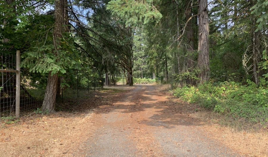23555 SUTTLE Rd, Veneta, OR 97487 - 4 Beds, 3 Bath