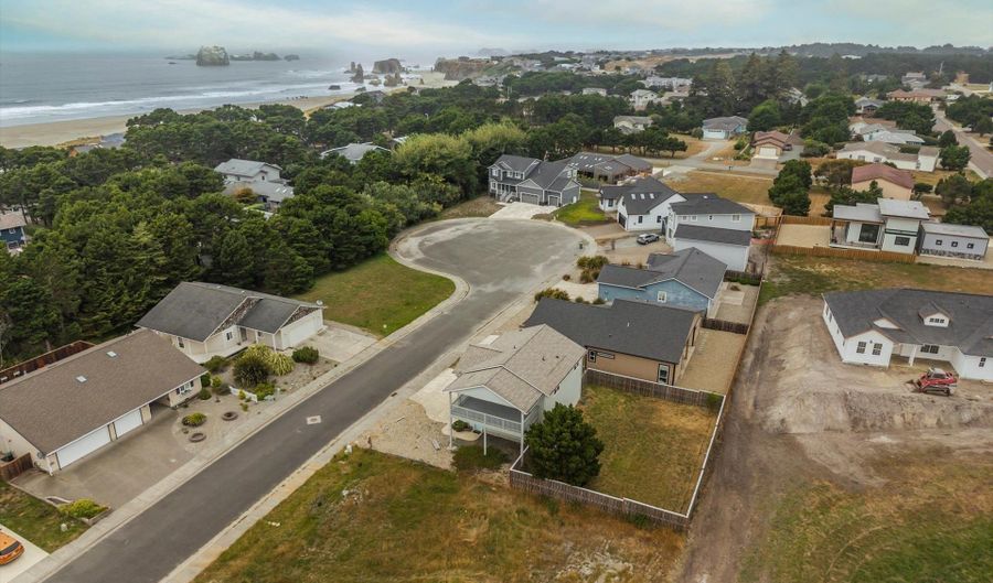 3145 PERIWINKLE Ln, Bandon, OR 97411 - 2 Beds, 1 Bath