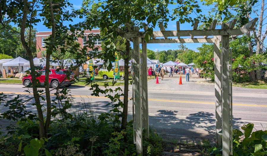259 High St, Belfast, ME 04915 - 6 Beds, 1 Bath