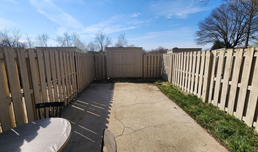7409 Countrybrook Dr, Indianapolis, IN 46260 - 2 Beds, 2 Bath