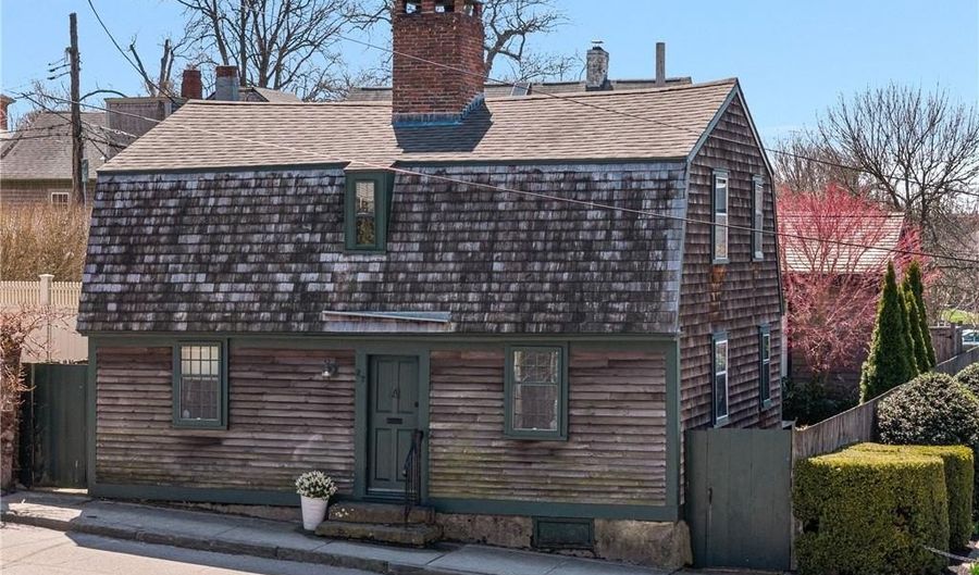 27 William St, Newport, RI 02840 - 2 Beds, 3 Bath