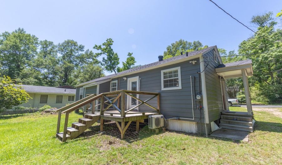 110 FAIRVIEW St, Bastrop, LA 71220 - 3 Beds, 2 Bath
