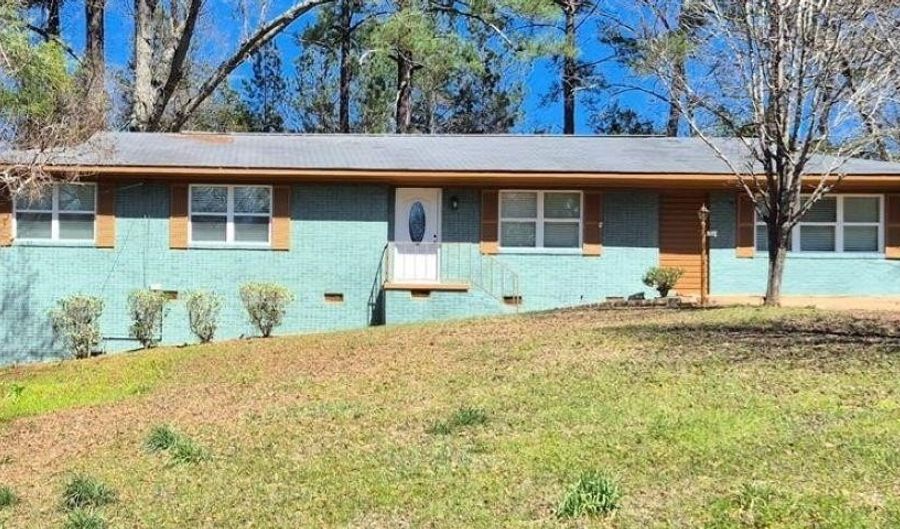 305 Northview Dr, Andalusia, AL 36420 - 4 Beds, 3 Bath