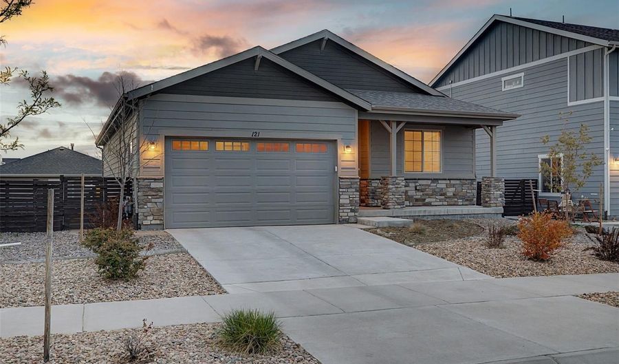 121 S Vandriver Way, Aurora, CO 80018 - 3 Beds, 2 Bath
