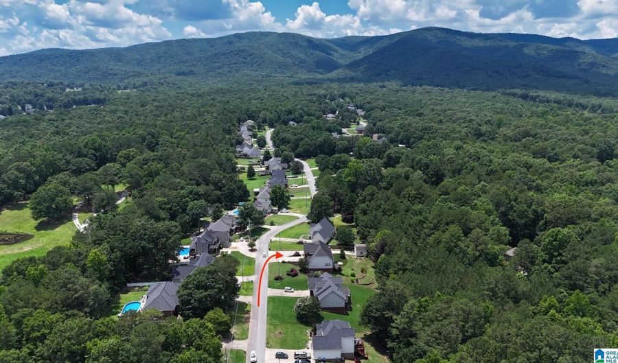 200 AVALON Ln, Anniston, AL 36207 - 5 Beds, 4 Bath