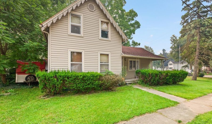 306 Summer St, Adrian, MI 49221 - 4 Beds, 2 Bath