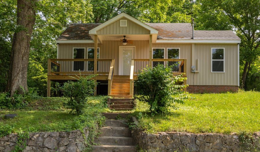 215 Sunset Dr, Athens, TN 37303 - 3 Beds, 2 Bath