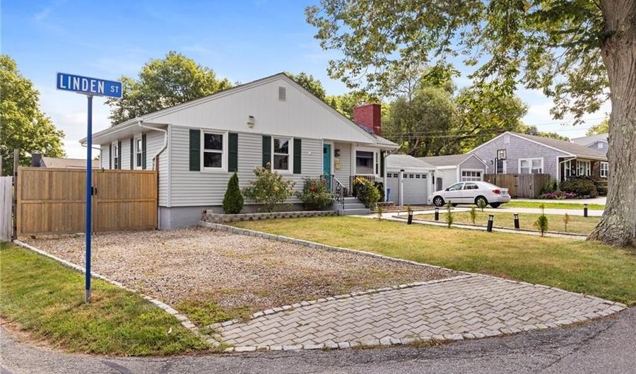 67 Linden St, Middletown, RI 02842 - 3 Beds, 2 Bath