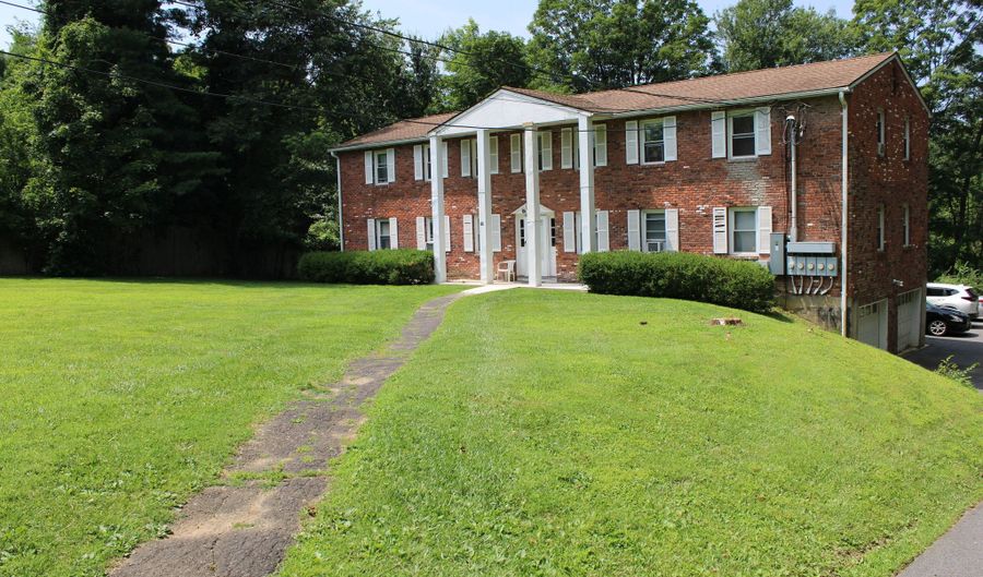 66 LONG MEADOW Hill Rd 1, Brookfield, CT 06804 - 2 Beds, 1 Bath