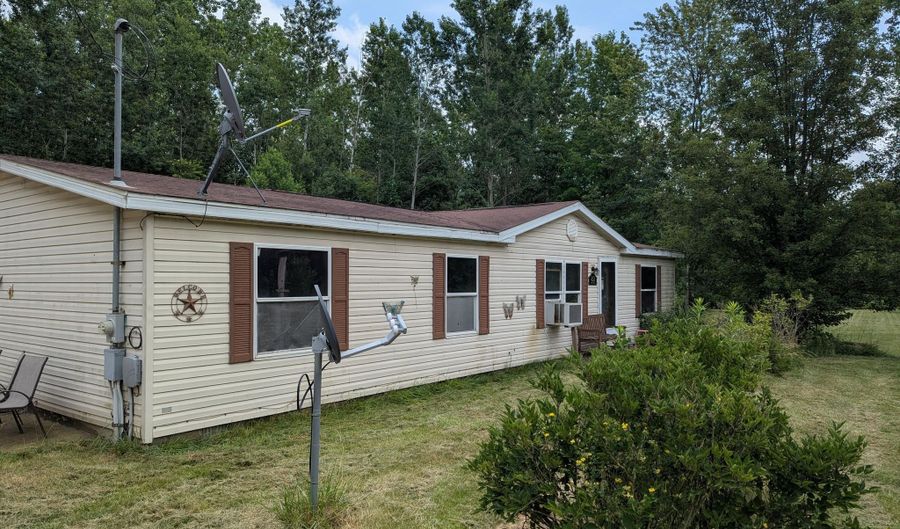 453 44th St, Allegan, MI 49010 - 3 Beds, 2 Bath