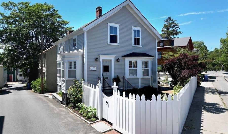8 Sanford St, Newport, RI 02840 - 3 Beds, 2 Bath