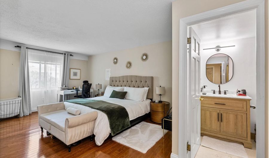 7501 DEMOCRACY Blvd B-218, Bethesda, MD 20817 - 2 Beds, 2 Bath