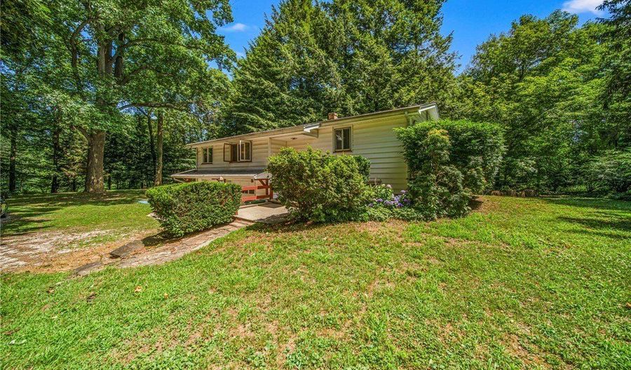 719 Howard Rd, Ashtabula, OH 44004 - 2 Beds, 2 Bath