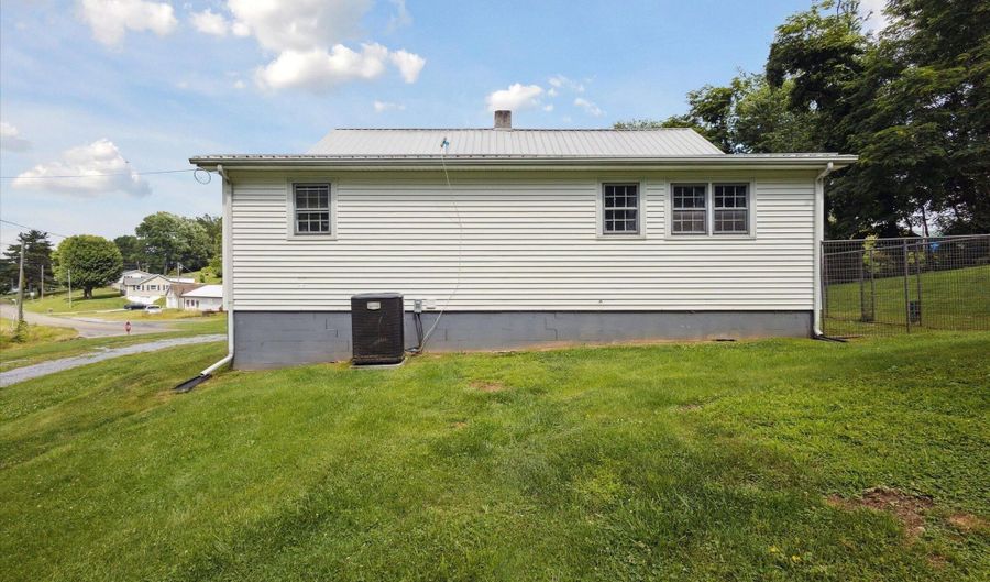 26417 Old Saltworks Rd, Abingdon, VA 24210 - 4 Beds, 2 Bath