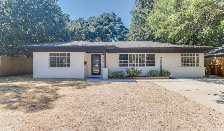 175 Saint Charles Ave, Biloxi, MS 39530 - 3 Beds, 3 Bath