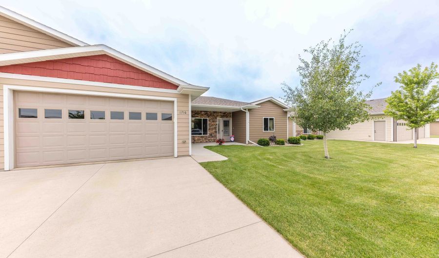 1716 Miller Ln, Aberdeen, SD 57401 - 3 Beds, 2 Bath