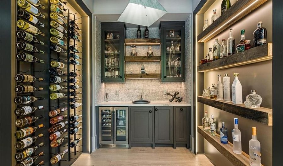 379 Milton Ave, Alpharetta, GA 30009 - 6 Beds, 10 Bath