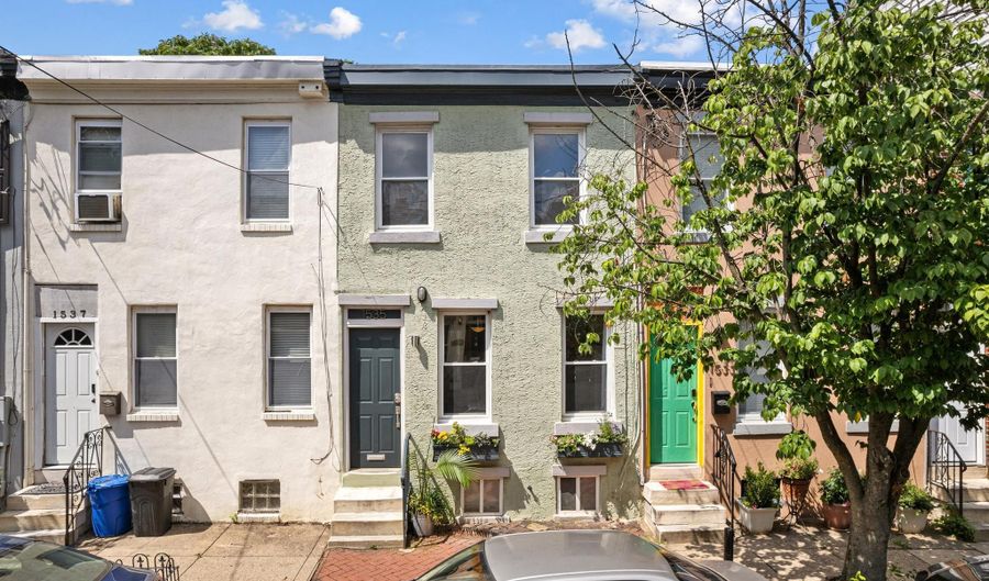 1535 MONTROSE St, Philadelphia, PA 19146 - 2 Beds, 2 Bath