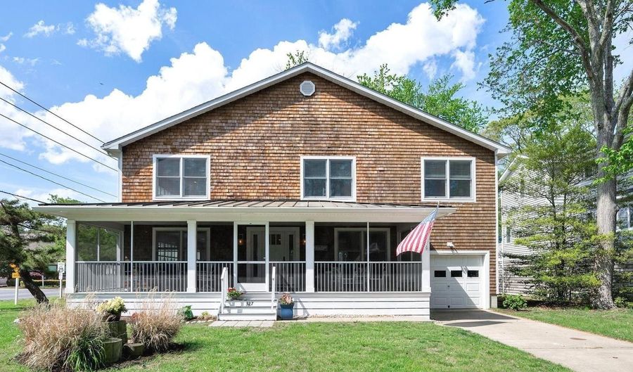 327 OAKWOOD St, Bethany Beach, DE 19930 - 5 Beds, 4 Bath