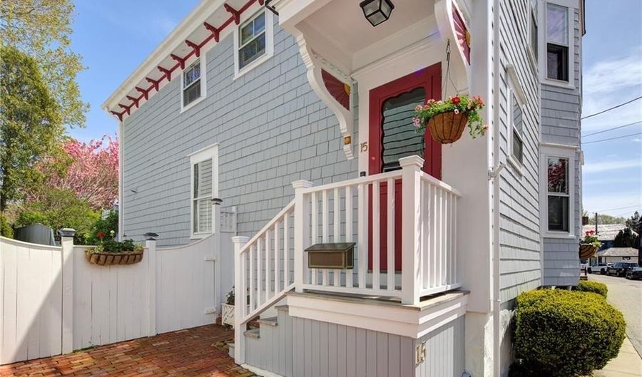 15 Cross St, Newport, RI 02840 - 3 Beds, 3 Bath