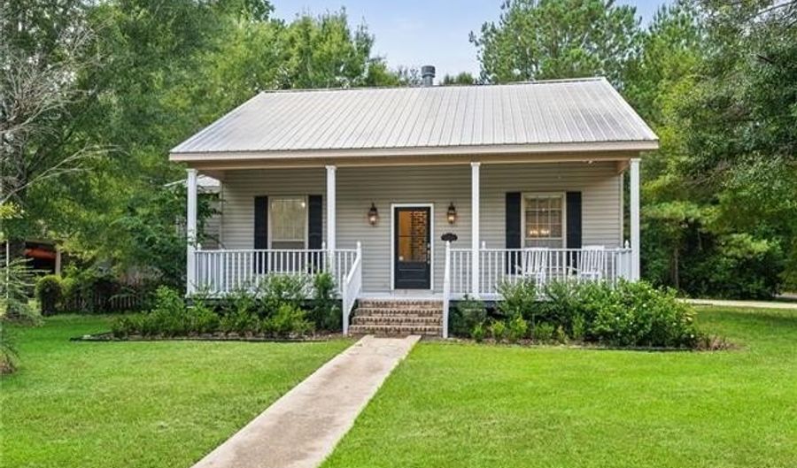 33080 JOHN St, Abita Springs, LA 70420 - 3 Beds, 2 Bath