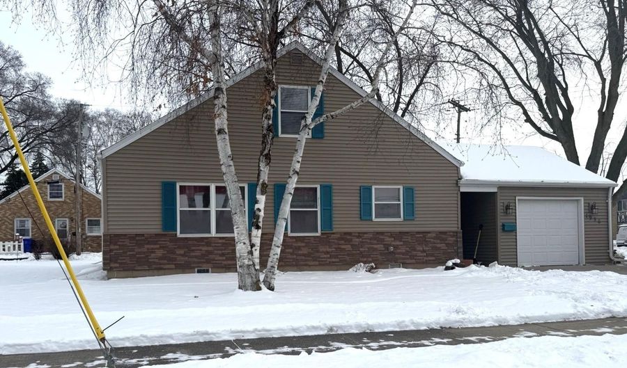 1936 S ADAMS St, Appleton, WI 54915 - 2 Beds, 1 Bath