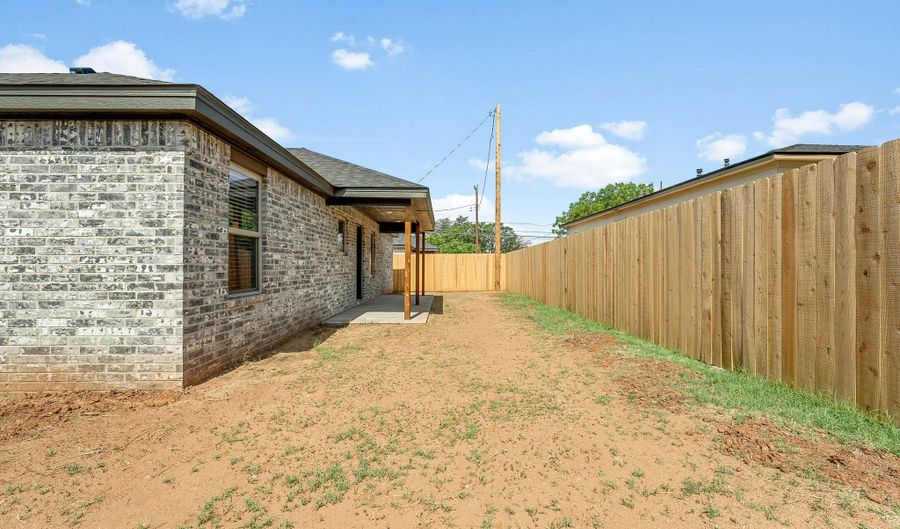 702 11th St, Abernathy, TX 79311 - 3 Beds, 2 Bath