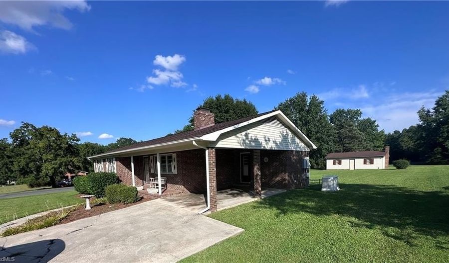 2213 Old Farmer Rd, Asheboro, NC 27205 - 2 Beds, 2 Bath