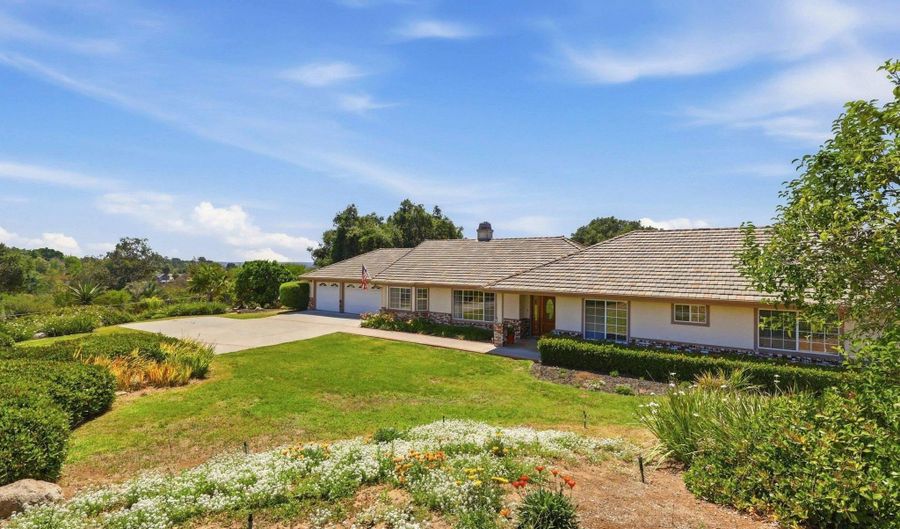 1621 Prince St, Fallbrook, CA 92028 - 4 Beds, 3 Bath