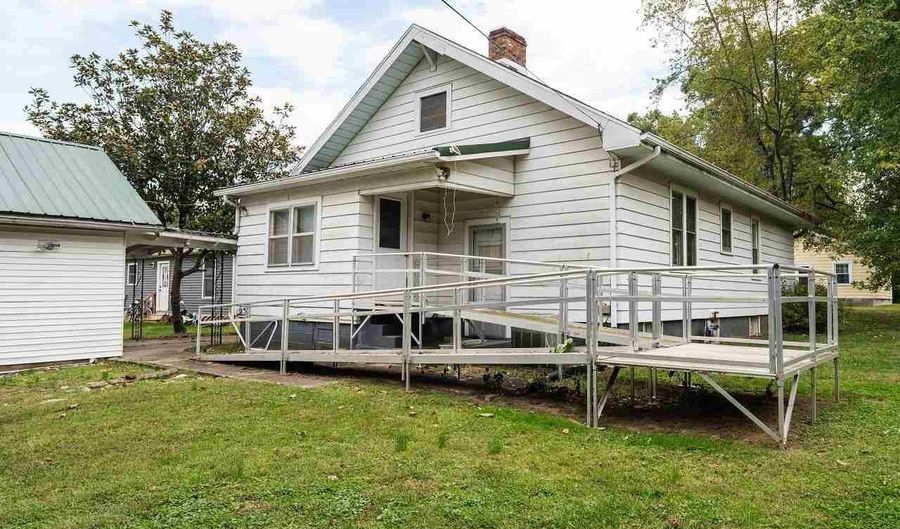 316 W 8th St, Bicknell, IN 47512 - 2 Beds, 2 Bath