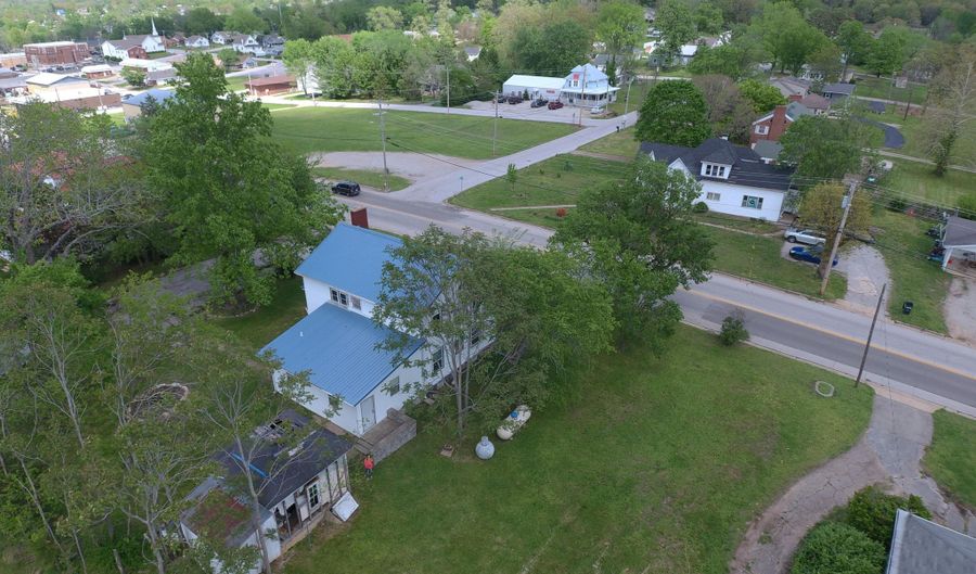 603 S Jefferson St, Ava, MO 65608 - 6 Beds, 3 Bath