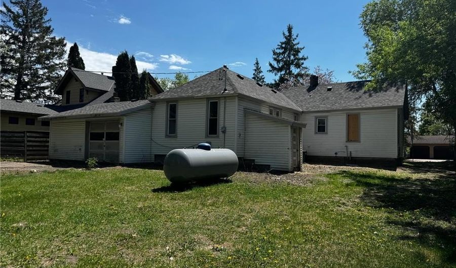 128 NW 4th St NW, Aitkin, MN 56431 - 2 Beds, 2 Bath