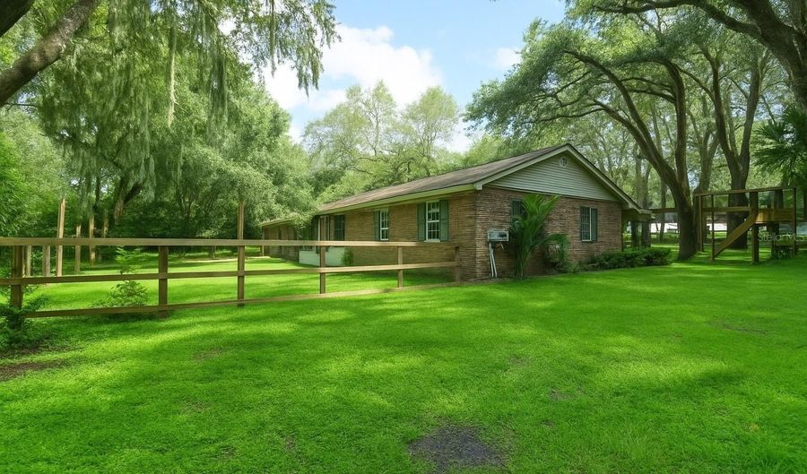 42114 W LAKEVIEW Dr, Altoona, FL 32702 - 3 Beds, 2 Bath