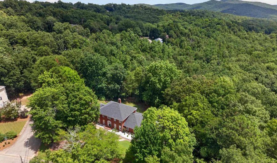 2101 HATHAWAY HEIGHTS Rd, Anniston, AL 36207 - 4 Beds, 5 Bath