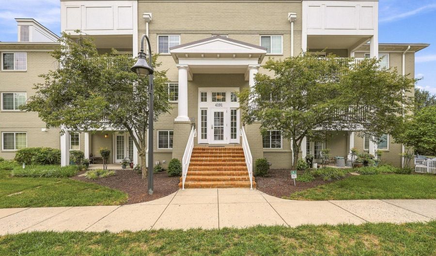 4191 S FOUR MILE RUN Dr 102, Arlington, VA 22204 - 2 Beds, 2 Bath