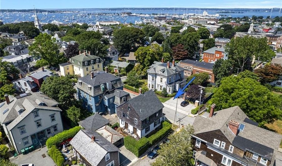 5 Mt. Vernon St, Newport, RI 02840 - 4 Beds, 3 Bath